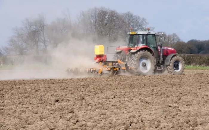 Framed Print : Massey Ferguson tractor cultivating and drilling grass seed during dry dusty conditions, Oulton, Cheshire, England Framed Print : Massey Ferguson tractor cultivating and drilling grass seed during dry dusty conditions, Oulton, Cheshire, England