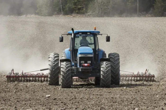 Framed Print : New Holland 8770 tractor with harrows, harrowing field seedbed, Sweden, may Framed Print : New Holland 8770 tractor with harrows, harrowing field seedbed, Sweden, may