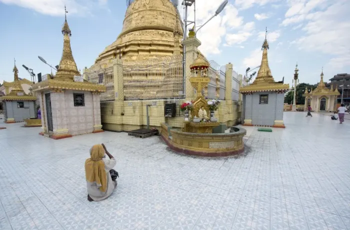 Framed Print : Old woman sitting and praying in front of stupa, Botahtaung Pagoda (Buddhas First Sacred Hair Relic Pagoda), Yangon