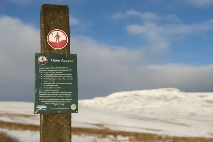 Framed Print : Open Access sign on snow covered moorland, Wild Boar Fell, Lakeland Fells, Pennines, Mallerstang, Cumbria, England Framed Print : Open Access sign on snow covered moorland, Wild Boar Fell, Lakeland Fells, Pennines, Mallerstang, Cumbria, England