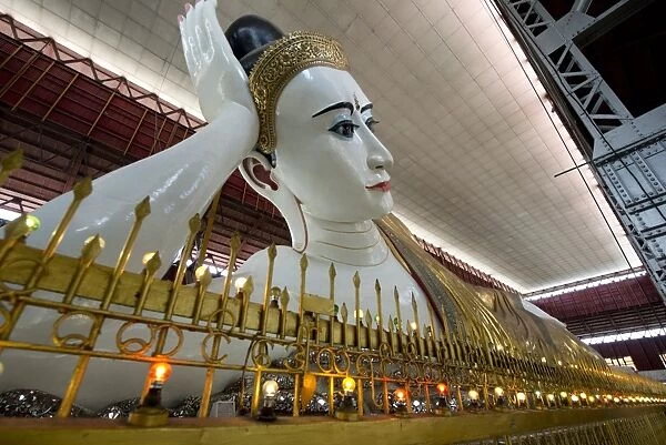 Reclining Buddha statue, Chaukhtatgyi Paya, Yangon, Myanmar, March