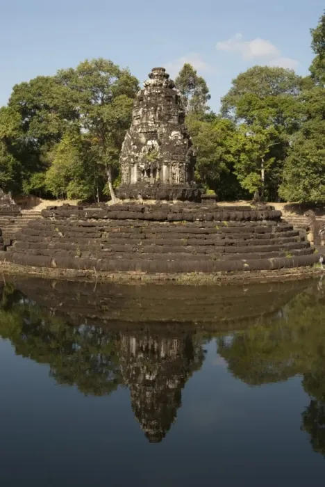 Framed Print : Reflection of Khmer temple in pond, Neak Pean, Angkor, Siem Riep, Cambodia Framed Print : Reflection of Khmer temple in pond, Neak Pean, Angkor, Siem Riep, Cambodia