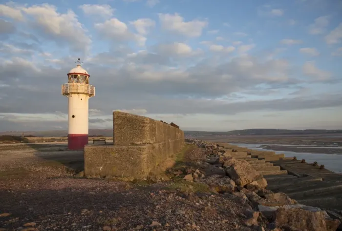 Framed Print : Restored cast iron lighthouse and sea wall, Hodbarrow Lighthouse, Hodbarrow Point, Duddon Estuary, Haverigg, Cumbria