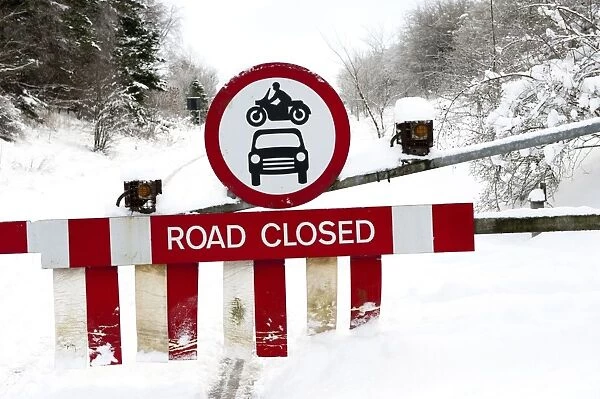 Road Closed sign on closed road snowgates because of severe weather disruption, A66, Cumbria, England, december
