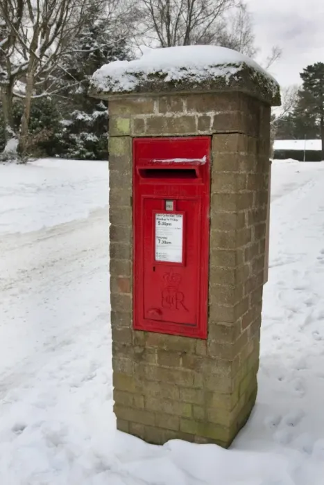 Framed Print : Royal Mail wall box postbox in snow, Grayshott, Hampshire, England, January