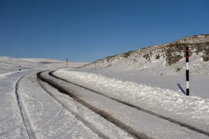 Framed Print : Snow covered road on moorland, with poles indicating snow depth levels, Yorkshire Dales N. P Framed Print : Snow covered road on moorland, with poles indicating snow depth levels, Yorkshire Dales N. P