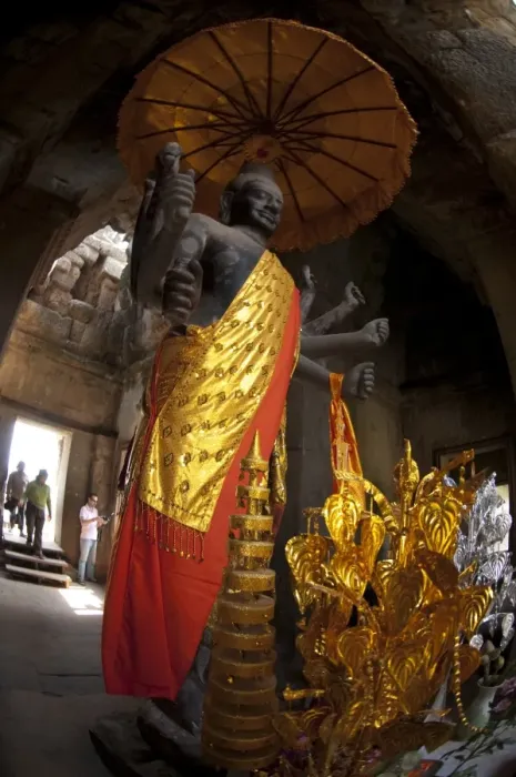 Framed Print : Standing deity with umbrella in Khmer temple, Angkor Wat, Siem Riep, Cambodia