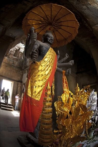 Standing deity with umbrella in Khmer temple, Angkor Wat, Siem Riep, Cambodia