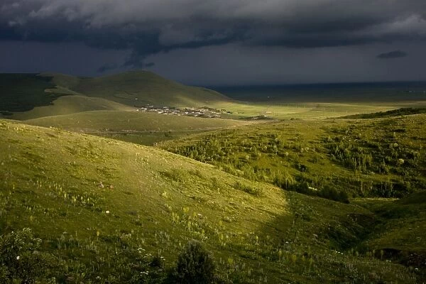 Stormy weather over steppe grassland habitat, eastern side of Cam Pass (Cam Gecidi), Anatolia, Turkey, July