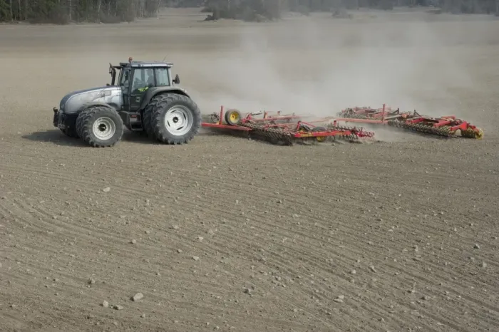 Framed Print : Valtra tractor with Vaderstad NZA-800 and Vaderstad RS-820 harrows and rollers, cultivating arable field, Sweden, april Framed Print : Valtra tractor with Vaderstad NZA-800 and Vaderstad RS-820 harrows and rollers, cultivating arable field, Sweden, april
