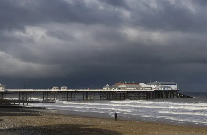 Framed Print : View of beach and pier of seaside town, with stormclouds overhead, Cromer Pier, Cromer, Norfolk, England, november