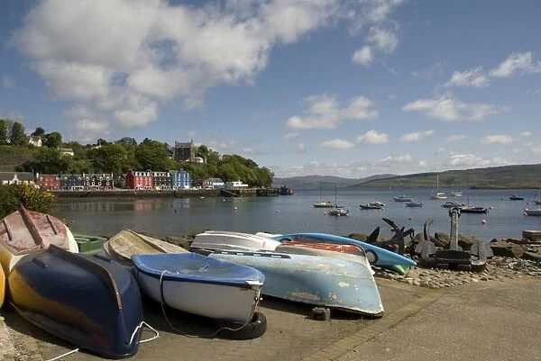 View of boats and anchors on waterfront of coastal town, Tobermory, Tobermory Bay, Isle of Mull, Inner Hebrides