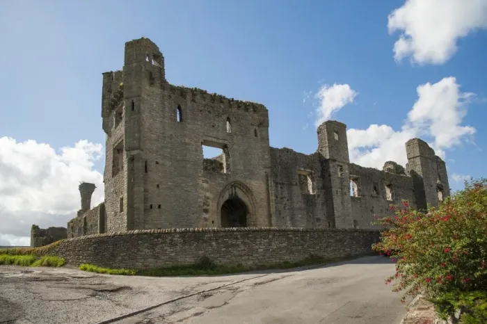 Framed Print : View of castle ruins, Middleham Castle, Wensleydale, North Yorkshire, England, August