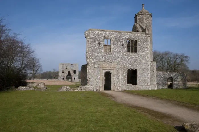 Framed Print : View of fortified manor house ruins, Baconsthorpe Castle, Norfolk, England, March