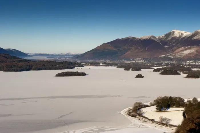 Framed Print : View of frozen lake, looking towards Bassenthwaite and Skiddaw from Surprise View, Derwent Water, Lake District Framed Print : View of frozen lake, looking towards Bassenthwaite and Skiddaw from Surprise View, Derwent Water, Lake District