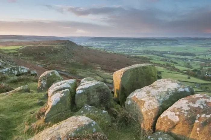 Framed Print : View of gritstone rocks on moorland at sunrise, looking from Curbar Edge towards Baslow Edge, Dark Peak Framed Print : View of gritstone rocks on moorland at sunrise, looking from Curbar Edge towards Baslow Edge, Dark Peak