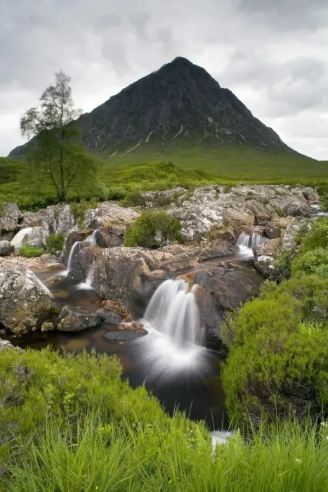 Framed Print : View of moorland with small waterfalls in rocky stream and mountain in background, Stob Dearg, Buachaille Etive Mor Framed Print : View of moorland with small waterfalls in rocky stream and mountain in background, Stob Dearg, Buachaille Etive Mor