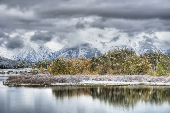 Framed Print : View of mountain range and forested river valley with trees in autumn colour and snow, Oxbow Bend, Grand Teton N. P Framed Print : View of mountain range and forested river valley with trees in autumn colour and snow, Oxbow Bend, Grand Teton N. P