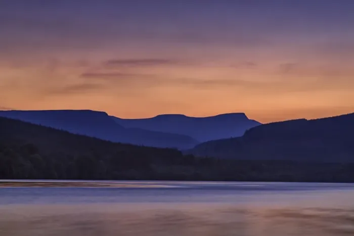 Framed Print : View of reservoir and distant hills at sunset, Penyfan, Taf Fechan Reservoir, Brecon Beacons N. P