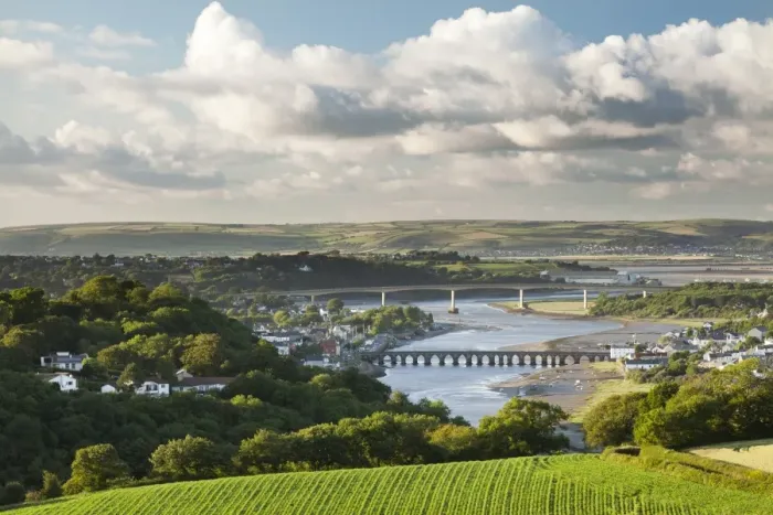 Framed Print : View of River Torridge winding through Bideford and under Bideford Old Bridge Framed Print : View of River Torridge winding through Bideford and under Bideford Old Bridge