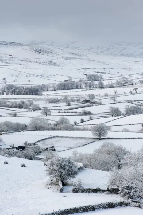 Framed Print : View over snow covered farmland, Howgills, Ravenstonedale, Cumbria, England, December Framed Print : View over snow covered farmland, Howgills, Ravenstonedale, Cumbria, England, December