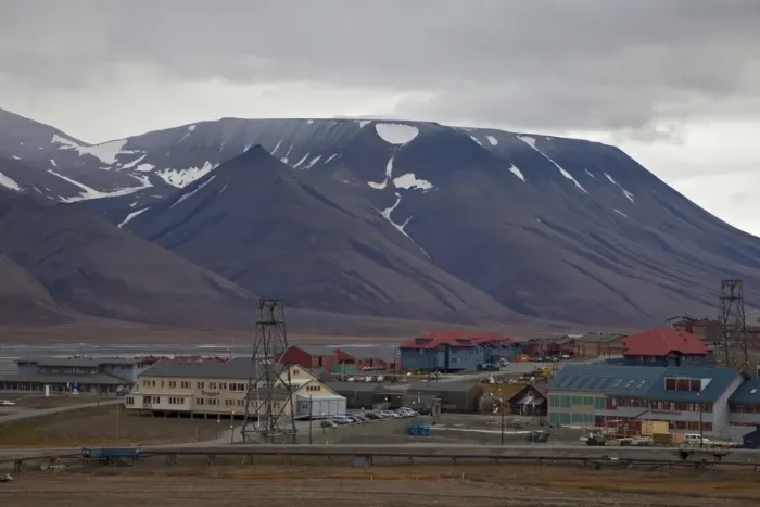 Framed Print : View of town with mountains in background, worlds most northerly town, Longyearbyen, Spitsbergen, Svalbard, september Framed Print : View of town with mountains in background, worlds most northerly town, Longyearbyen, Spitsbergen, Svalbard, september