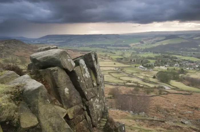Framed Print : View of upland habitat and gritstone edge with approaching storm, Curbar Edge, Peak District, Derbyshire, England Framed Print : View of upland habitat and gritstone edge with approaching storm, Curbar Edge, Peak District, Derbyshire, England