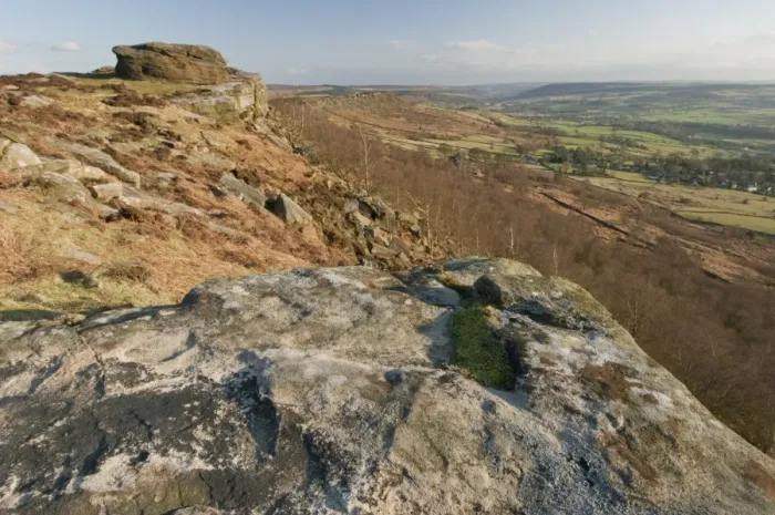 Framed Print : View of upland habitat and gritstone edge in late afternoon, looking south from Curbar Edge, Peak District, Derbyshire Framed Print : View of upland habitat and gritstone edge in late afternoon, looking south from Curbar Edge, Peak District, Derbyshire