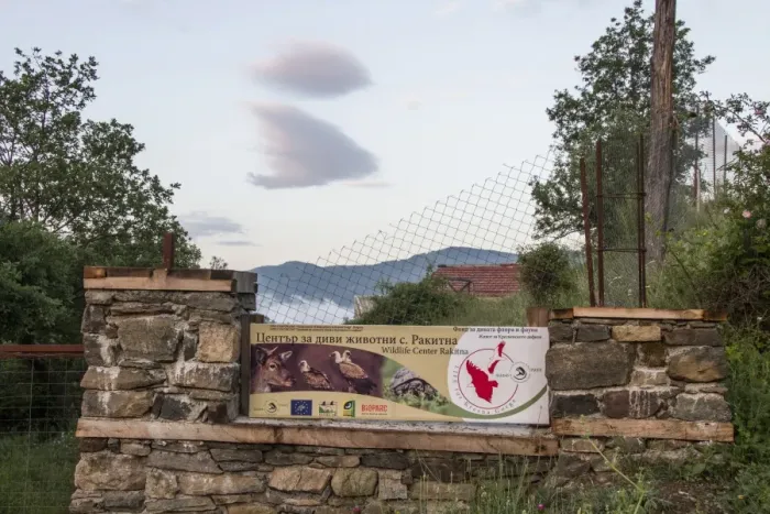 Framed Print : The vulture reintroduction centre at Rakitna, near Kresna gorge Bulgaria