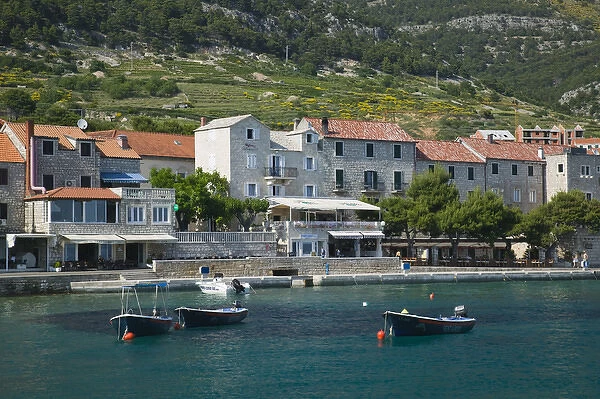 CROATIA, Central Dalmatia, BRAC ISLAND, BOL. BOL Town Harbor