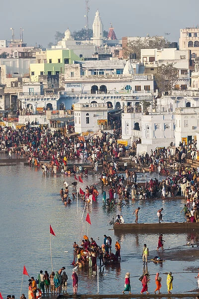 Pilgrims at the annual Hindu pilgrimage to holy Pushkar Lake, Pushkar, Rajasthan State