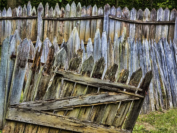 USA, Virginia, Roanoke, Explore Park. Sagging fence and gate