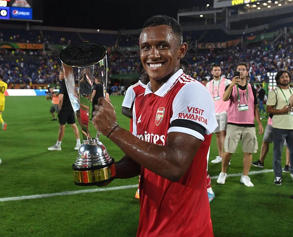 Arsenal Triumphs in Florida Cup: Marquinhos Hoists the Trophy (Arsenal vs. Chelsea, 2022-23)