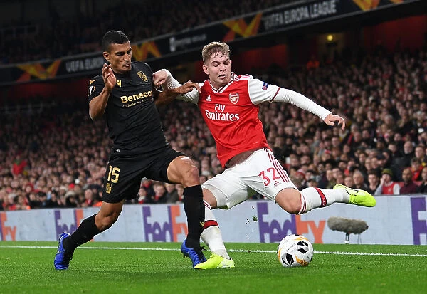Arsenal vs Vitoria Guimaraes: Tense Moment as Emile Smith Rowe Crosses Under Pressure in Europa League Clash