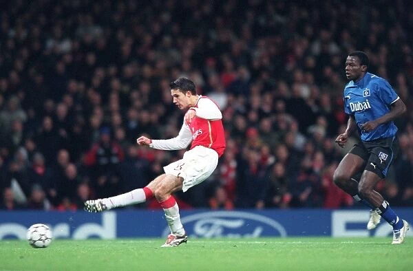 Robin van Persie's Debut Goal: Arsenal's 3-1 Victory Over Hamburg in the Champions League (November 2006)