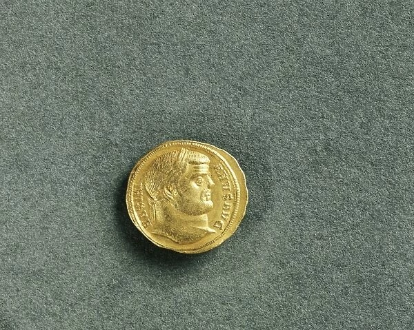 Aureus of Maximian, obverse with portrait of Emperor Maximian (Marcus Aurelius Valerius Maximianus, circa 250-310 A. D. ), imperial age, gold