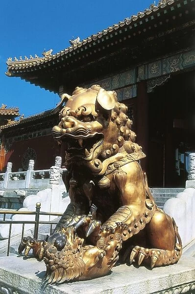 China, Beijing, Forbidden City (Gu Gong), Imperial Palace, Gate of Heavenly Purity, statue