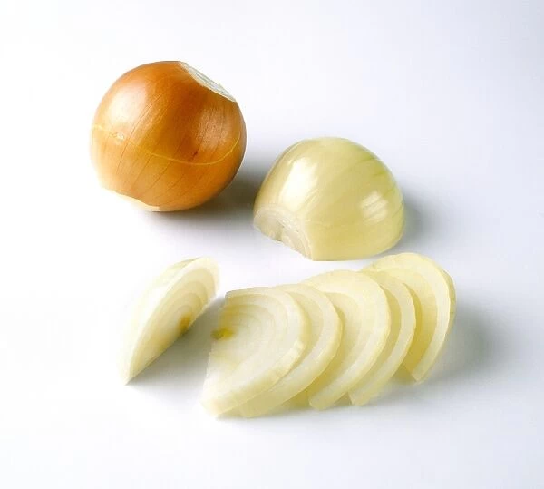 Whole onion and sliced onion