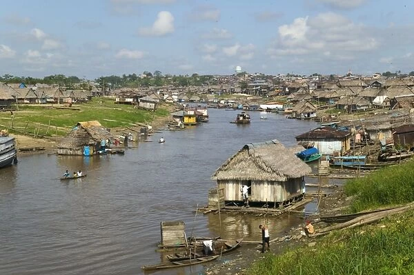 Peru, Iquitos, Belen, Itaya River, houses on the river and along riverbank during dry season