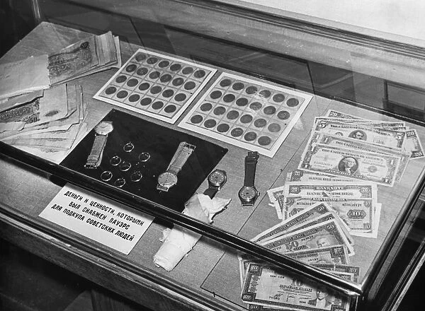 Trial of u2 spy plane pilot francis gary powers, moscow, ussr, 1960, exhibition of wreckage of downed american spy plane, case containing money, watches, rings with which powers was to bribe soviet people