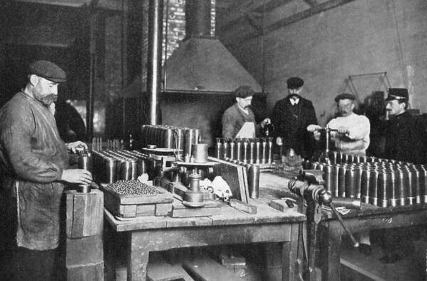 World War I. Filling shrapnel shells. British Armoury