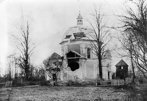 Kaputt. circa 1918: A Russian church after a bombardment