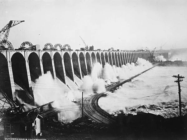 Wilson Dam on the Tennessee River. 1926