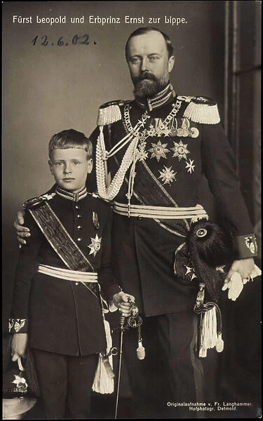 Ak Prince Leopold and Hereditary Prince Ernst zu Lippe, uniforms (b  /  w photo)