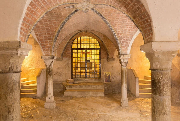 The crypt. Basilica of Saint Madeleine, Vezelay, 1120-1150 (photography)