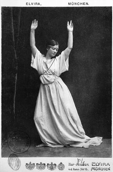 Isadora Duncan (1877-1927) c. 1903-04 (b  /  w photo)