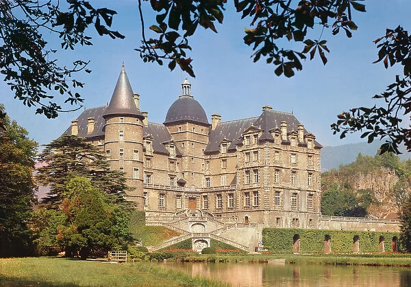 View of the Chateau de Vizille, built for the Constable of Lesgiuieres in 1611-19 (photo)