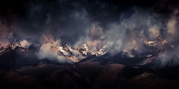 Tibetan snow capped mountains 《神山肖扎》