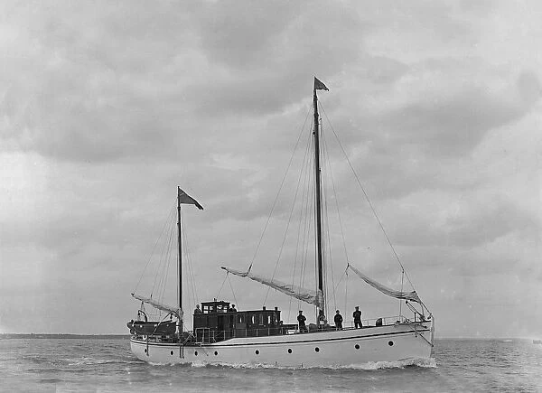 The 44 ton auxiliary ketch Wayfarer, 1921. Creator: Kirk & Sons of Cowes