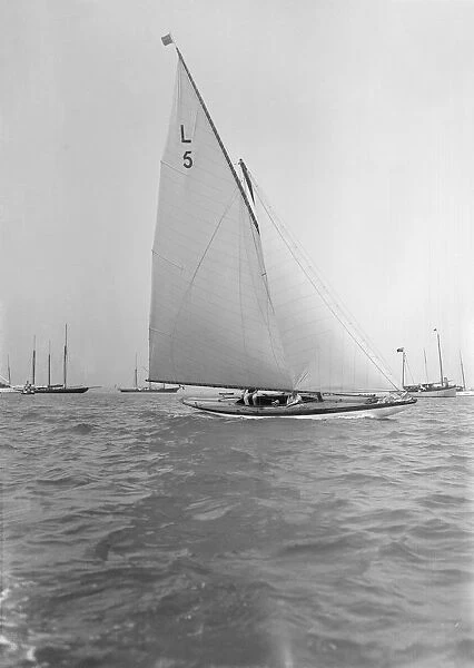 Capt R J Dixon winning the 6 Metre race in Jonquil. Creator: Kirk & Sons of Cowes